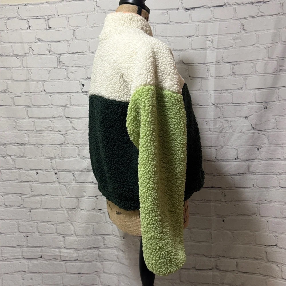 Wild Fable oversized cropped Colorblock Sherpa Jacket with Zipper & pockets - Picture 4 of 9